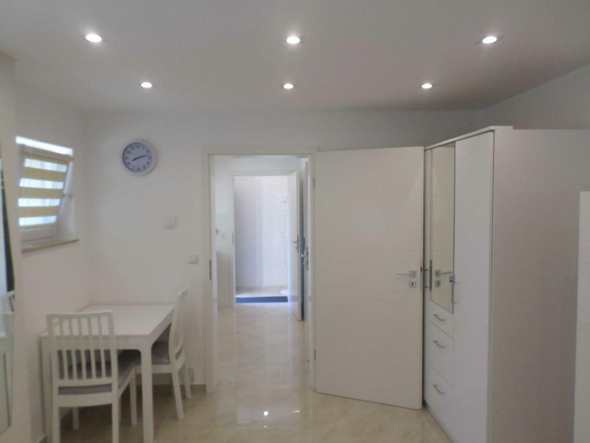 1 Zi. Apartment Naehe Flughafen/Messe Stuttgart 24H Waldenbuch المظهر الخارجي الصورة