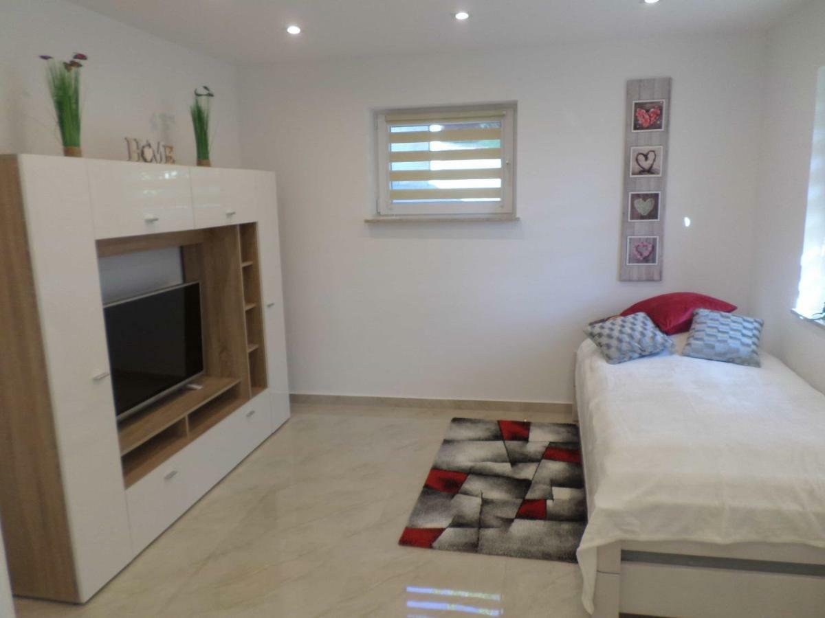 1 Zi. Apartment Naehe Flughafen/Messe Stuttgart 24H Waldenbuch المظهر الخارجي الصورة