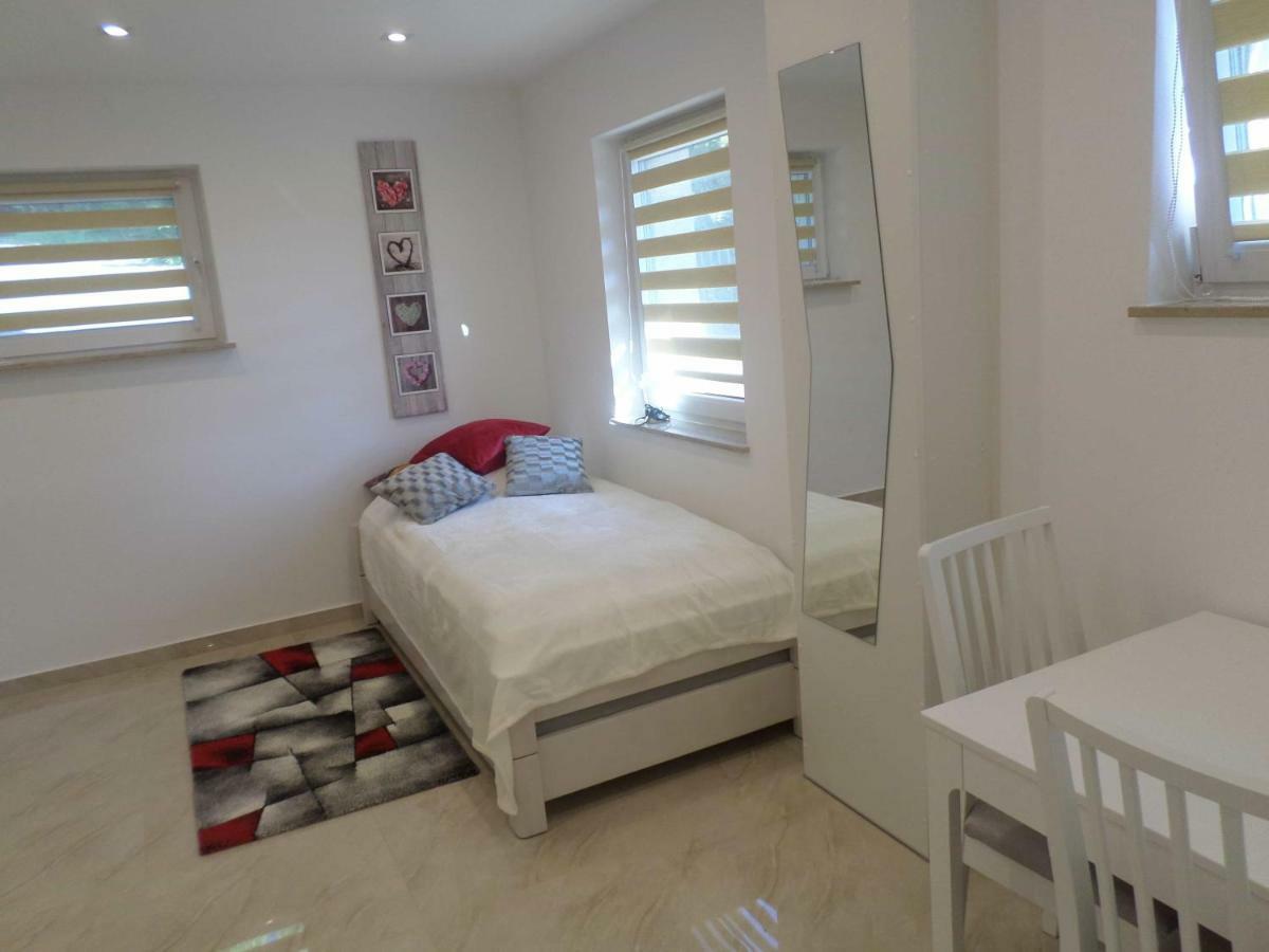 1 Zi. Apartment Naehe Flughafen/Messe Stuttgart 24H Waldenbuch المظهر الخارجي الصورة